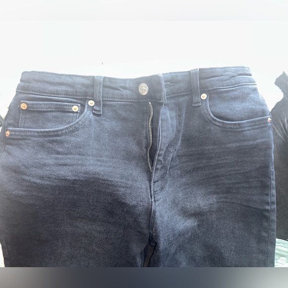 Black Zara pants, size 10. There is not too much stretch in them,they fit great. - Picture 3 of 5